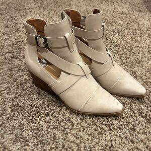 Yellow Box Anke Heel Boots Women’s Size 7 – New / Unused